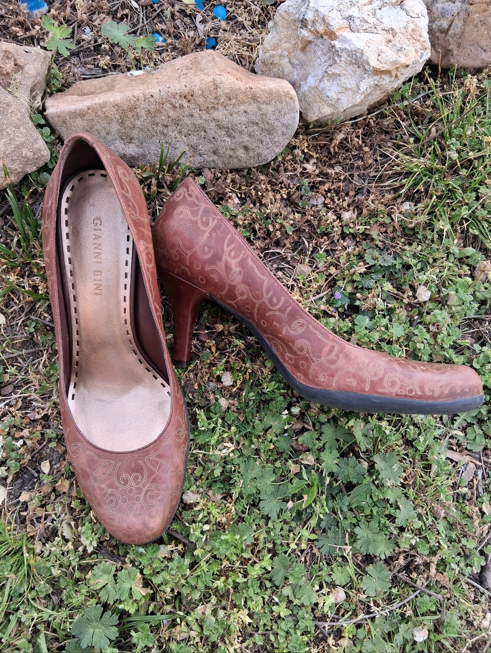 Gianni Bini Brown Leather Mid Heel Pumps